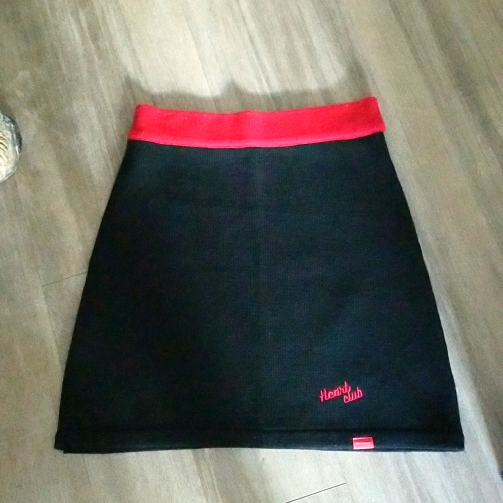 Hide And Seek Heart Club Red & Black Knitted Skirt Size L
